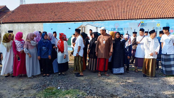 Hari Ini, PNS Pemkot Ngantor Pakai Sarung