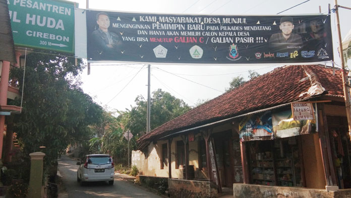 Warga Desa Munjul Pasang Spanduk Tolak Galian C