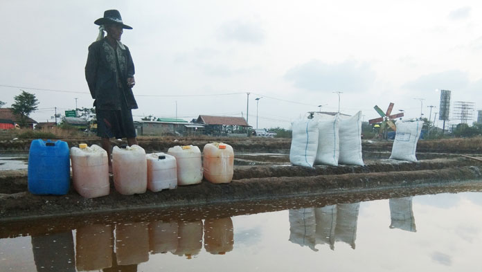 Satu Jeriken Dihargai Rp15 Ribu, Ada yang Beli, Petani Kaget Campur Senang