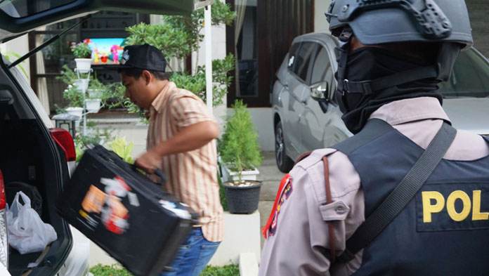 Mobil di Rumah Mertua Anak Sunjaya pun Dibawa KPK