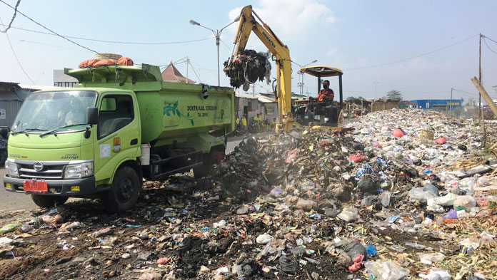 Tumpukan sampah di TPS liar eks Terminal Weru Terpaksa Diangkut DLH