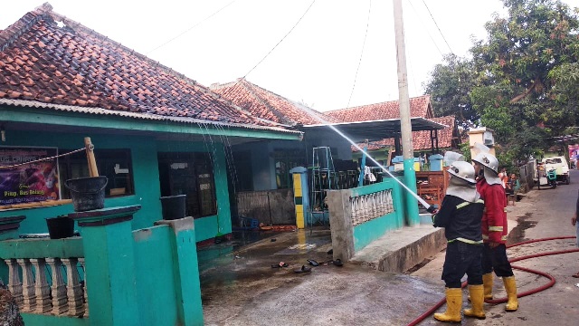 Gas Bocor, Api Hanguskan Dapur, 5 Orang Luka Bakar