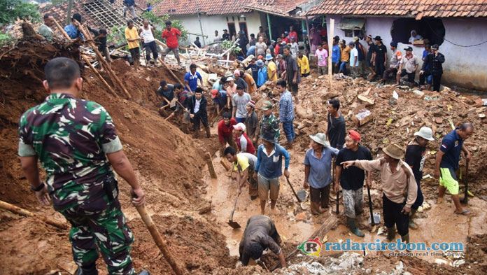 Innalillahi, 4 Tewas, Nenek hingga Cucu Tertimbun Longsor di Purwakarta