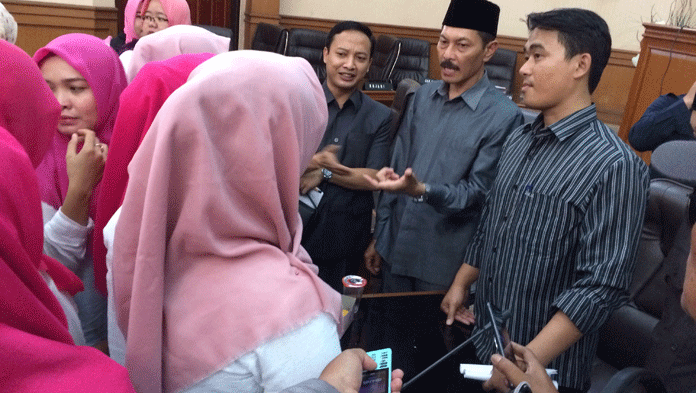 Ngadu ke DPRD, Bidan Desa Tidak Dapat Honor sejak Awal 2018