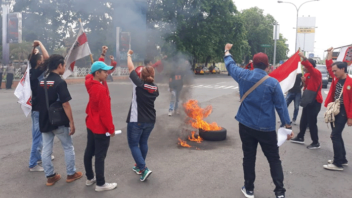 Soroti Kematian Pahlawan Devisa, Mahasiswa Unjuk Rasa