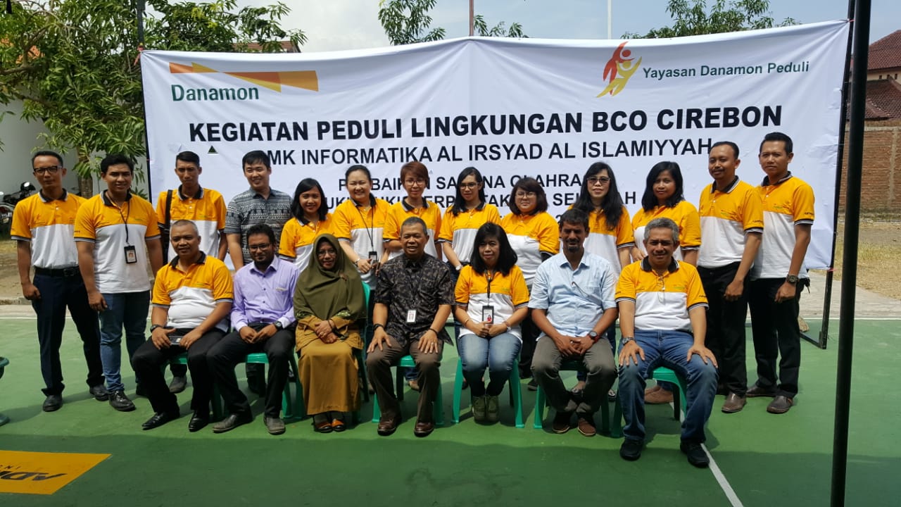 Danamon Beri Bantuan Sarana Olahraga dan Buku di SMK Al Irsyad