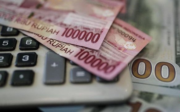 Nilai Tukar Rupiah Melemah, Bertahan di bawah level Rp 15.000