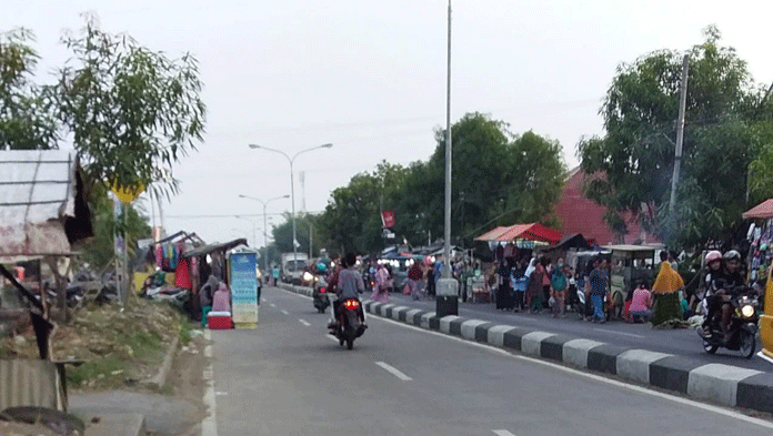 Buka Lapak Pasar Malam hingga ke Badan Jalan, Ganggu Lalu Lintas