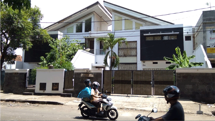 Rumah Mewah di Kasepuhan Produksi Miras Coreng Kota Wali