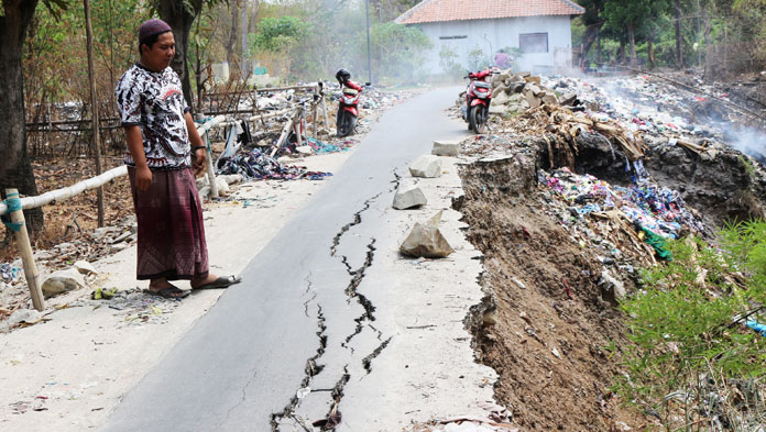 Berbahaya, Separuh Badan Jalan di Desa Tegalgubug Kidul Ambles