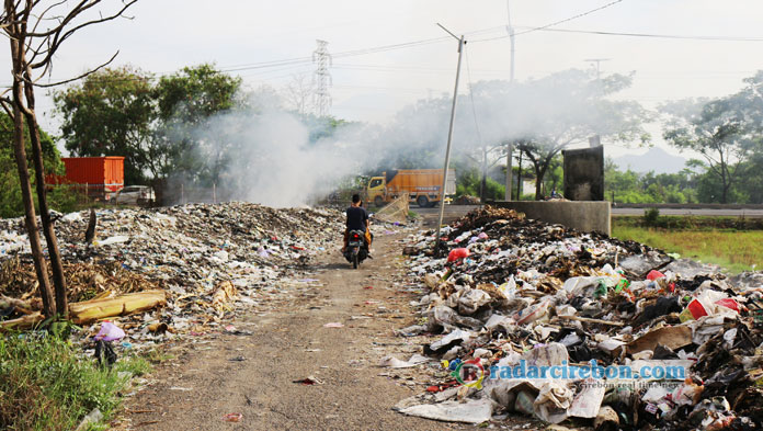 Warga Ngeluh, Sampah Tidak Terangkut di TPS Blok Posong