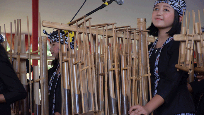 Angklung, Budaya Kuningan yang Kembali Dibangkitkan