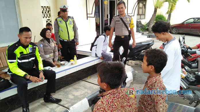 Lucu, Diajari Anak SD, 2 Pelajar SMK Tetap Tidak Hapal Pancasila