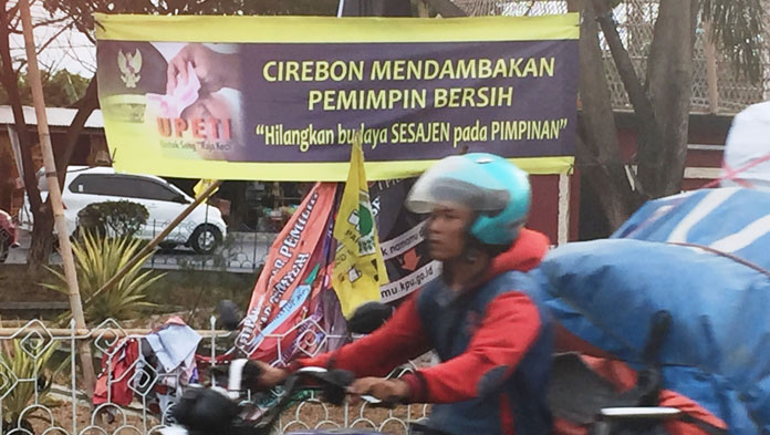 Ramai Spanduk Bertuliskan Hilangkan Sesajen pada Pimpinan