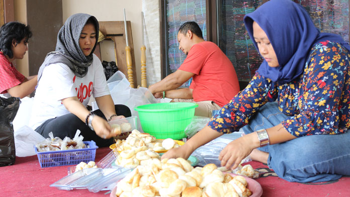 Warga Kabupaten Cirebon Jaga Tradisi Ngapem Bulan Safar