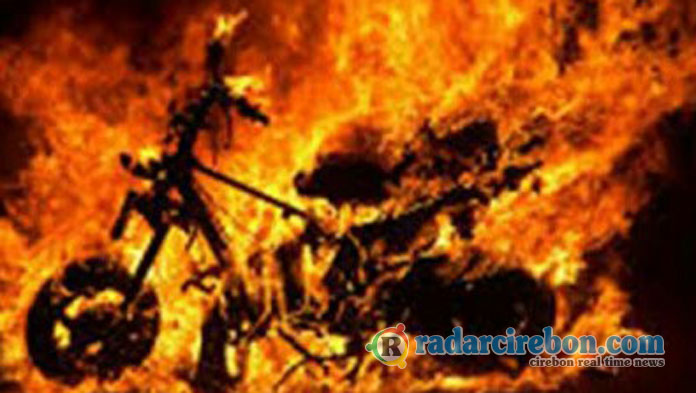 Motor Warga Desa Sidaresmi Terbakar, Diduga karena Ledakan HP