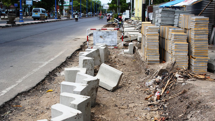 Ada Trotoar dan Median, Jalan Wahidin Makin Menyempit