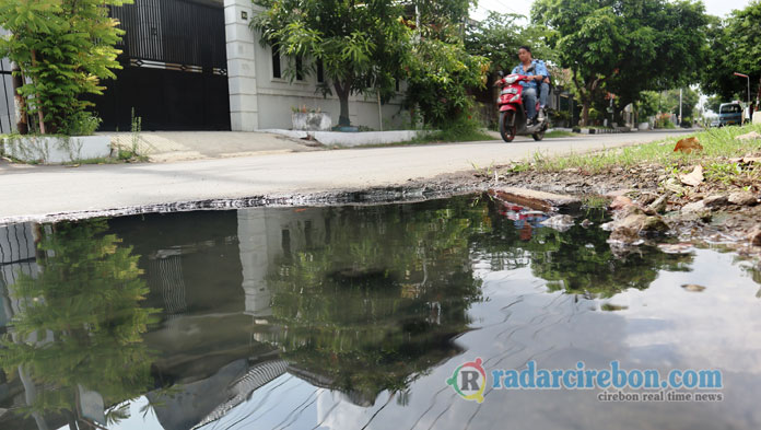 Kebocoran Saluran Air di Jl Kelud I Masalah Serius