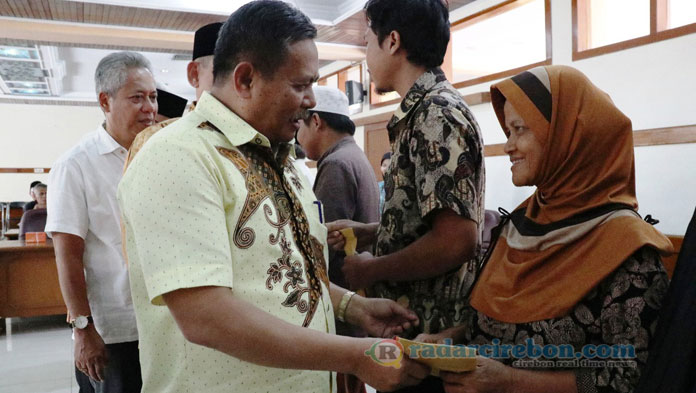 Baznas Indramayu Salurkan Bantuan Rp210 Juta