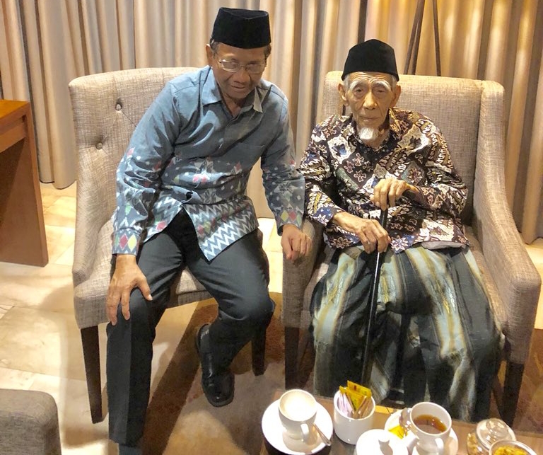 Menarik, Simak Pertemuan Mahfud Md dengan Kyai Maimun