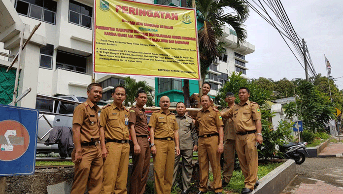 Nunggak PBB Ditindak, Bappenda Pasang Spanduk Peringatan di Objek Pajak