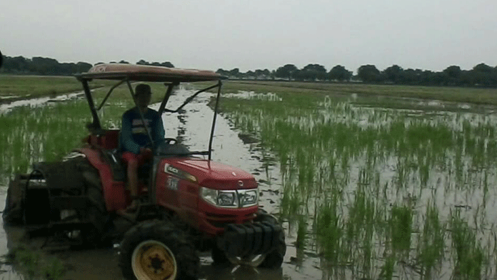 Jelang Musim Tanam, Taktor R4 Mulai Turun ke Sawah