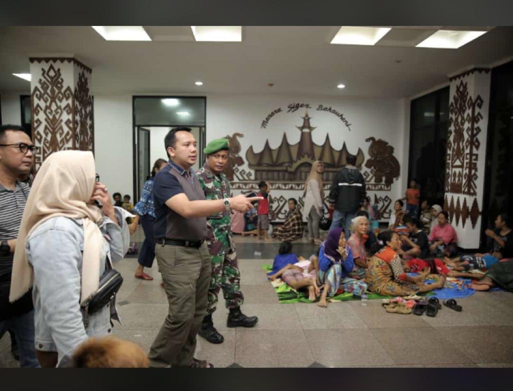 Update Tsunami Selat Sunda: Takut Tsunami Susulan 2500 Warga Pesisir Teluk Betung Menginap di Gedung Pemprov L