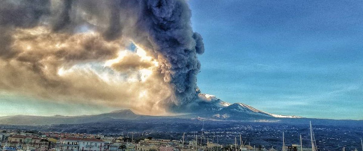 Gunung Teraktif Eropa di Sisilia Meletus, 130 Kali Gempa Bumi