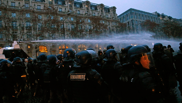 Bentrok, Aparat Prancis Tangkap 168 Demonstran