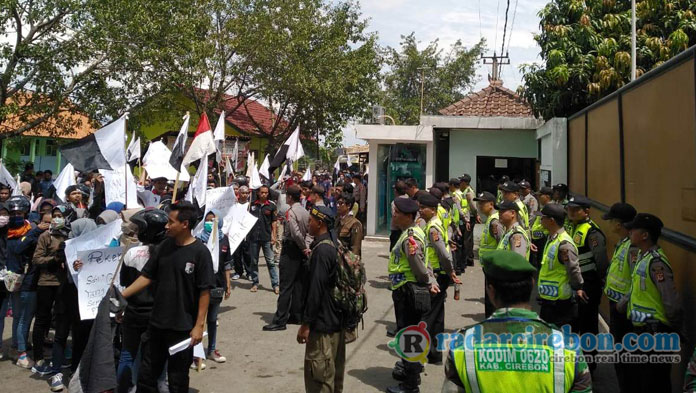 Karyawan PT Young Jin Demo setelah Dipecat, Akhirnya Kerja Lagi