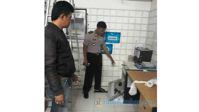 Todongkan Senjata, Rampok Sandera Karyawan Minimarket, Sikat Rp44 Juta