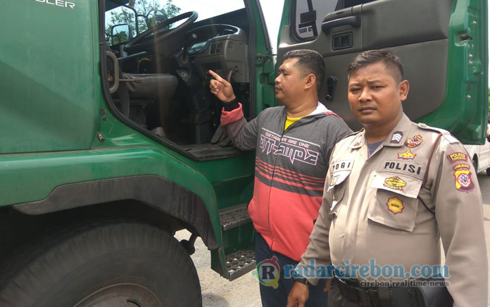 Ngeluh Sakit Gigi, Minum Kopi lalu Muntah-muntah, Sopir Truk Tewas di Tol Palikanci