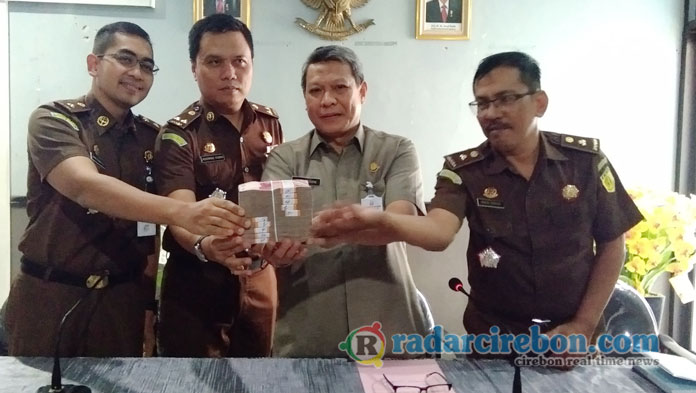 Kontraktor Balikin Rp100 Juta Uang Proyek Jalan Cipto