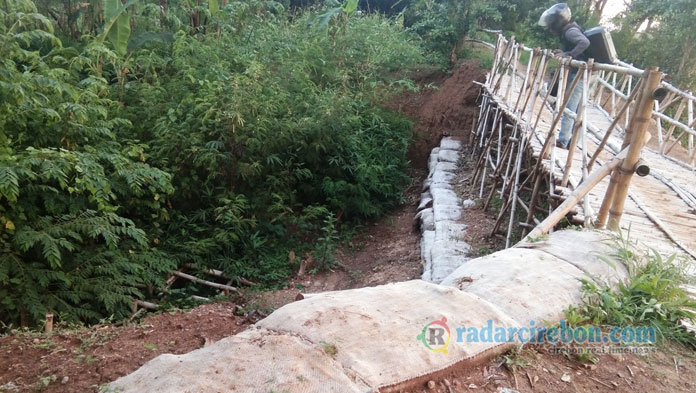 Warga Desa Kanci Kulon Cemas Tanggul Cikanci Meluap