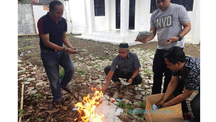 Instruksi Kemendagri, Disdukcapil Musnahkan 1.752 E-KTP Rusak dan Tidak Terpakai