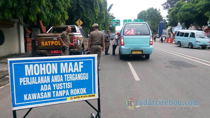 Operasi KTR, Perokok di Angkot Mulai Berkurang