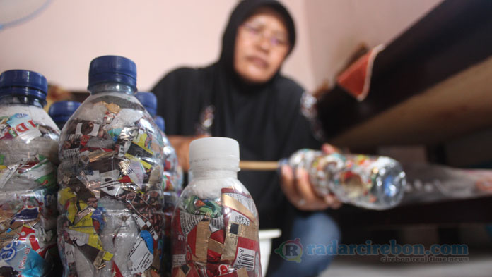 Warga RW 10 Samadikun Utara Manfaatkan Sampah untuk Kerajinan Meja dan Kursi