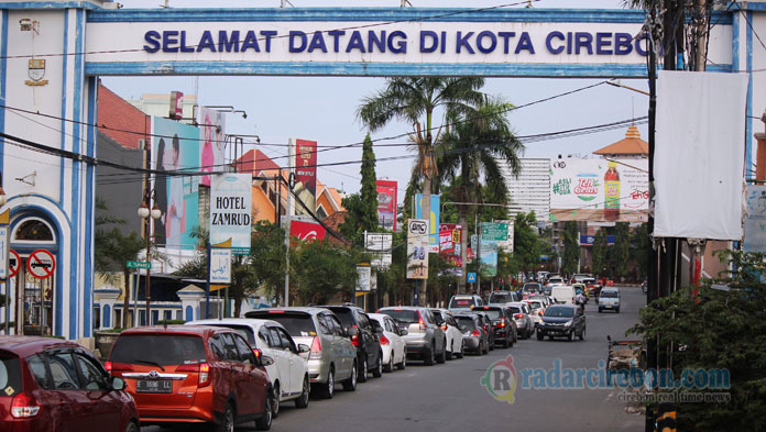 Malam Tahun Baru , Sebaiknya Jalan Kaki ke Alun-alun Kejaksan