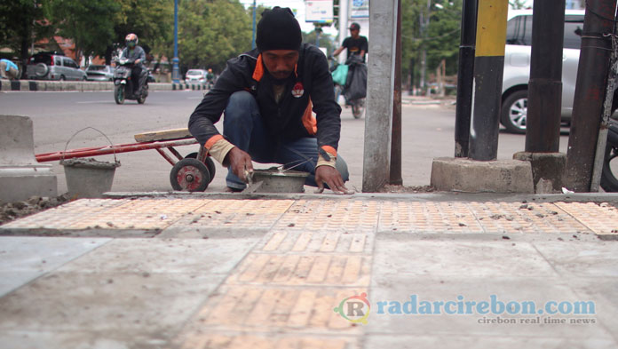 Meleset, Proyek Trotoar Masih “Dimaafkan” 50 Hari Lagi