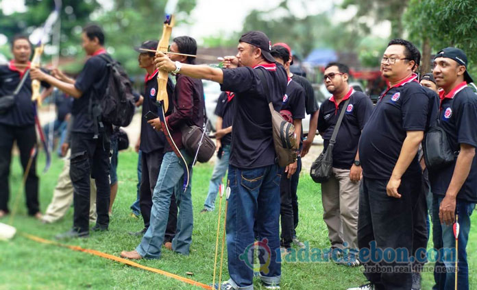 Media Gathering PT Indocement, Wartawan Unjuk Kebolehan Memanah