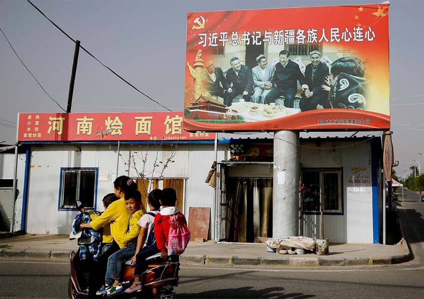 Perang Informasi China Melawan Kelompok Muslim Uighur