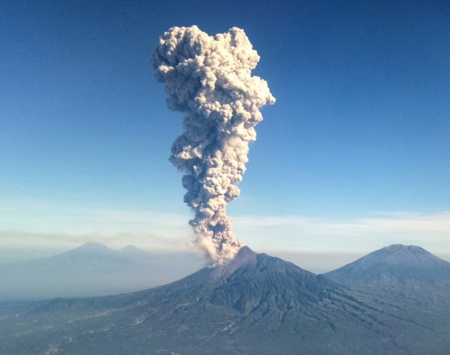 Status Waspada, Pendaki Disarankan Tak Merayakan Tahun Baru di Gunung Merapi