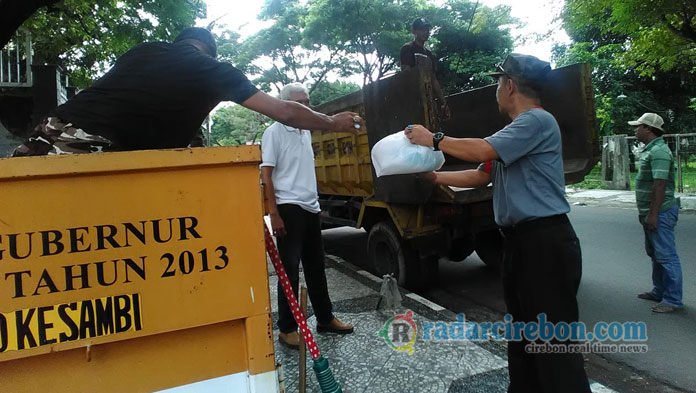 DLH Kota Cirebon Kekurangan Armada Pengangkut Sampah