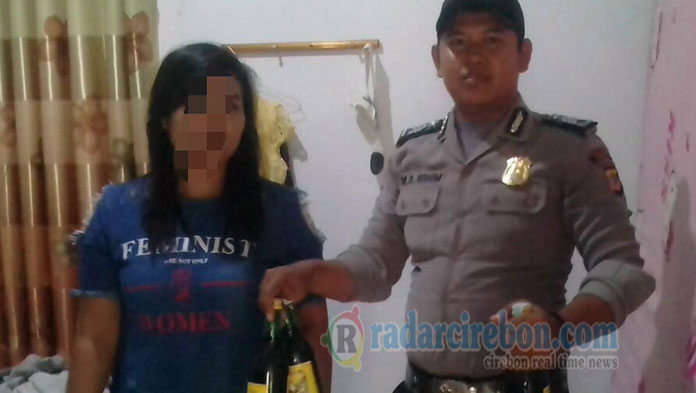 Kedapatan Jualan Miras, Polisi Amankan Seorang Perempuan di Ciwaringin
