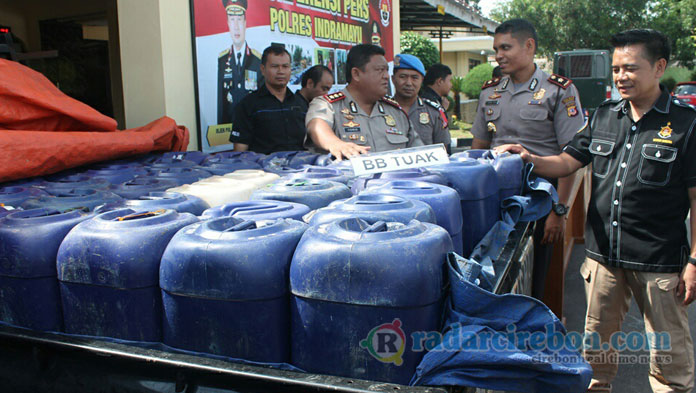 Gerebek Gudang, Polres Indramayu Temukan 3.261 Botol Miras