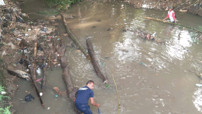 Tumpukan Sampah Makin Parah, Dorong Warga Bersihkan Sungai Cibasale