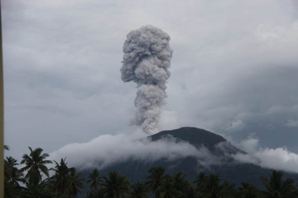 Gunung Ibu di Halmahera Barat Meletus, Tinggi Letusan 800 Meter, Status Waspada