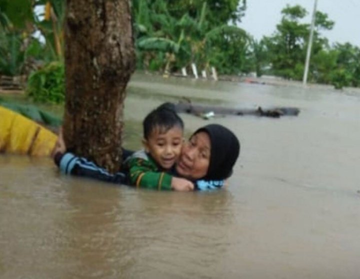 Banjir Gowa: Nenek Nur Selamatkan Cucu Peluk Pohon 3 Jam, Akhirnya Meninggal Dunia