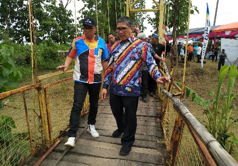 BJB Serahkan Dana CSR Pembangunan Jembatan Cihoe