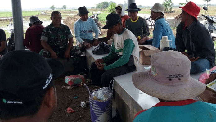 Ingatkan Petani Jangan Sembarang Parkir Motor